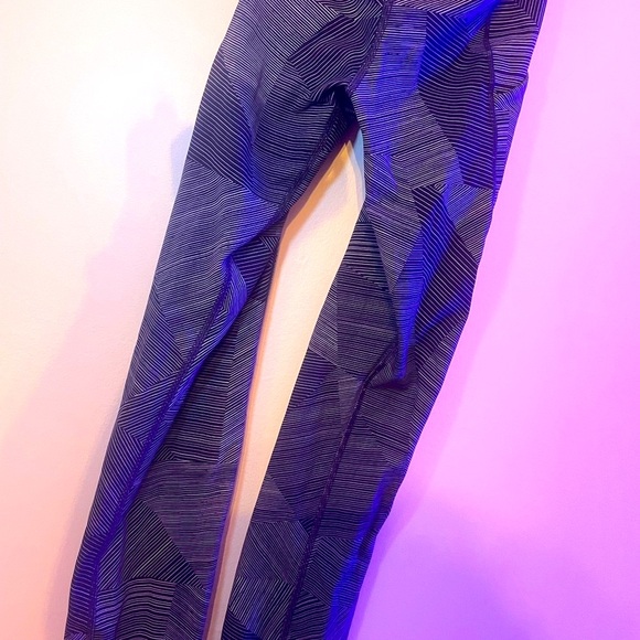 lululemon athletica Navy Striped athletic pants leggings like new workout sport - Picture 5 of 9